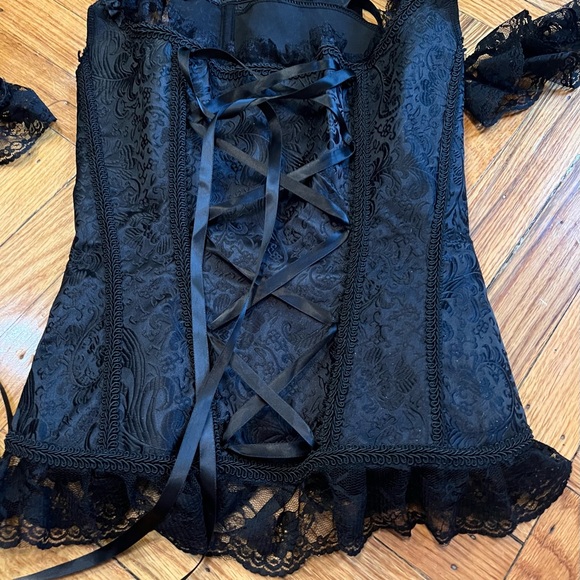 MOVING SALE - Black Corset - OFFERS/BUNDLES ACCEPTED ✨ - Picture 4 of 6